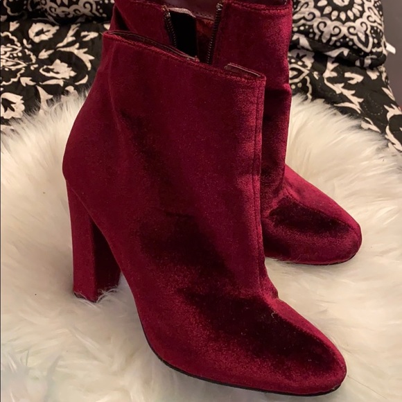 Velvet booties - Picture 2 of 3